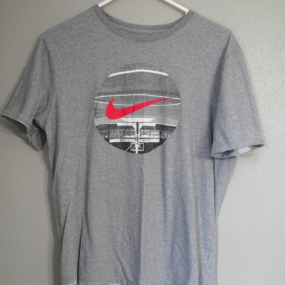 Nike Men's Gray T-Shirt with Red Logo Size Large